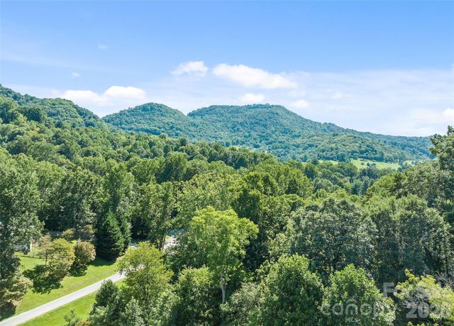 140 Debbie Loop, Waynesville, NC 28786