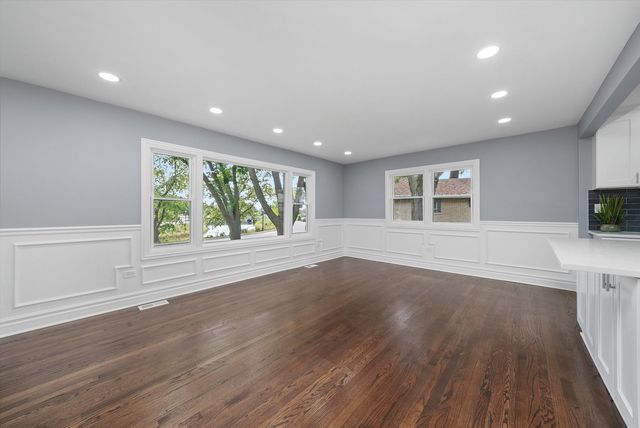 9624 W Shore Drive, Oak Lawn, IL 60453