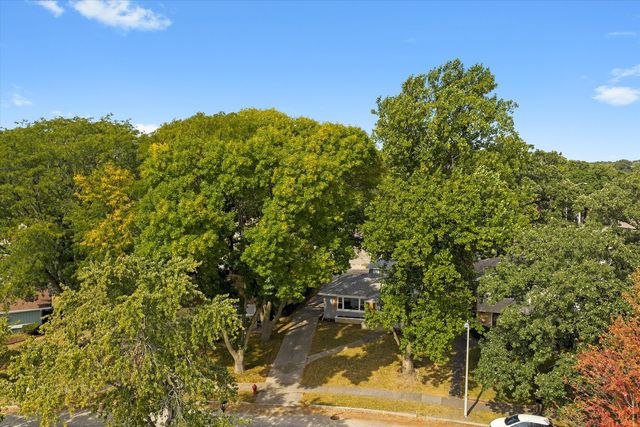 9624 W Shore Drive, Oak Lawn, IL 60453