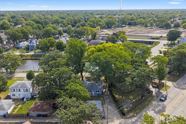 9624 W Shore Drive, Oak Lawn, IL 60453