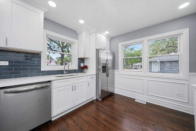 9624 W Shore Drive, Oak Lawn, IL 60453