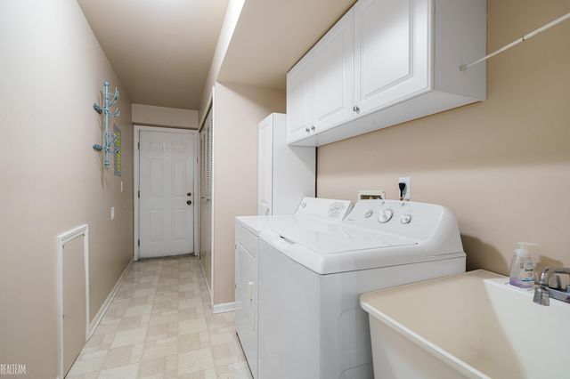 4287 Berkshire Drive, Sterling Heights, MI 48314