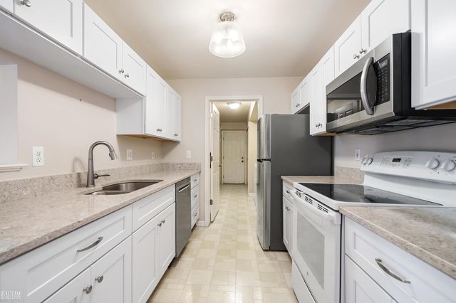 4287 Berkshire Drive, Sterling Heights, MI 48314