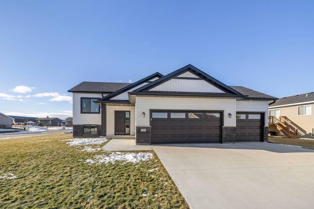 729 Tall Grass Lane, Wanamingo, MN 55983