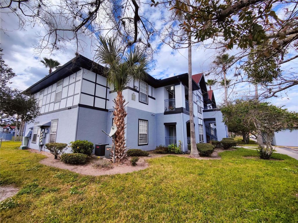 Image 1 of property listing at 3737 CASTLE PINES LANE 4424, Orlando, FL 32839