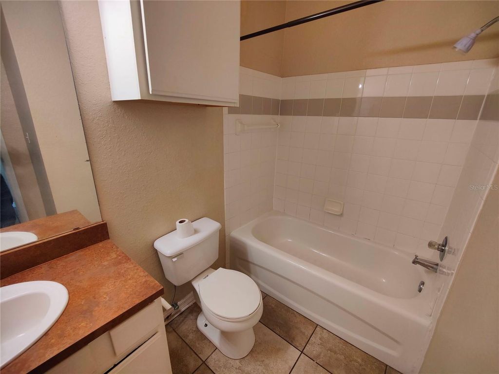 Image 14 of property listing at 3737 CASTLE PINES LANE 4424, Orlando, FL 32839