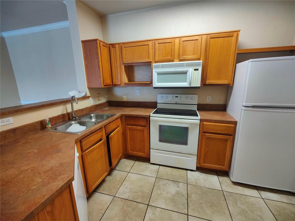 Image 4 of property listing at 3737 CASTLE PINES LANE 4424, Orlando, FL 32839