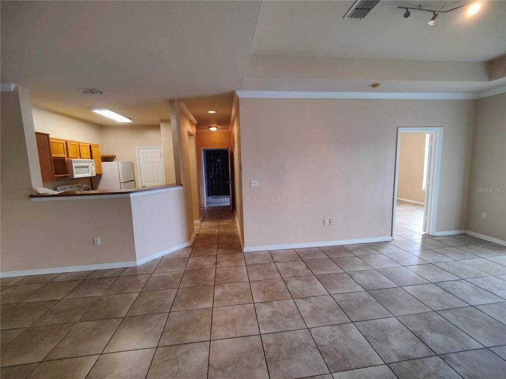 Image 7 of property listing at 3737 CASTLE PINES LANE 4424, Orlando, FL 32839