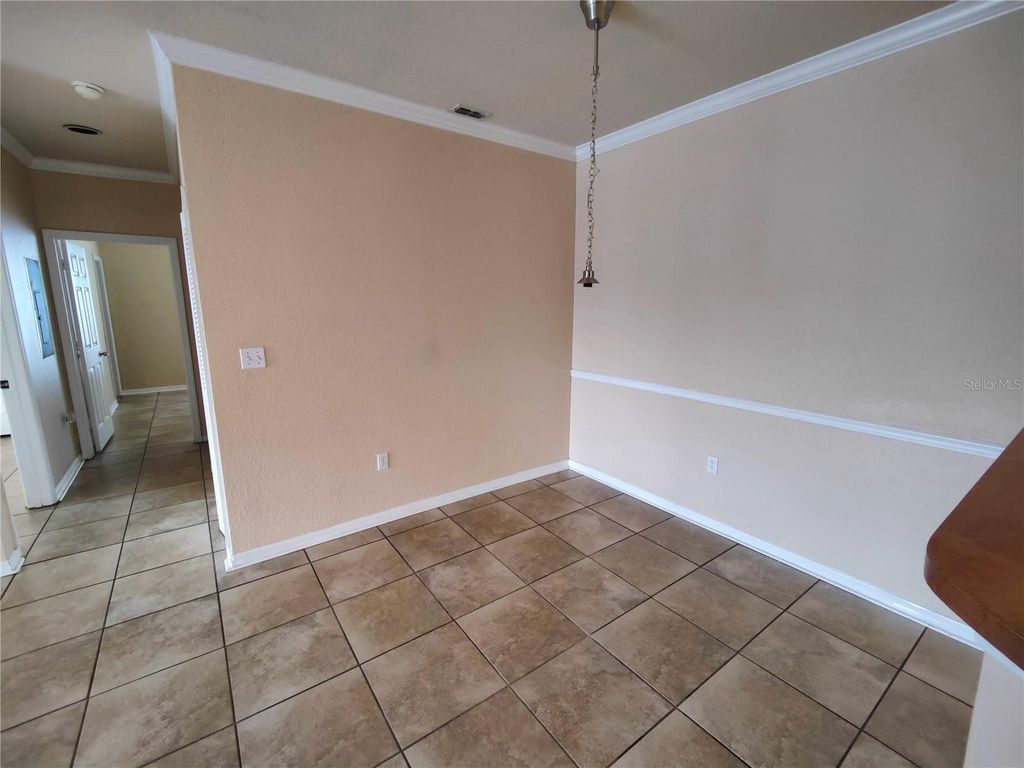 Image 9 of property listing at 3737 CASTLE PINES LANE 4424, Orlando, FL 32839