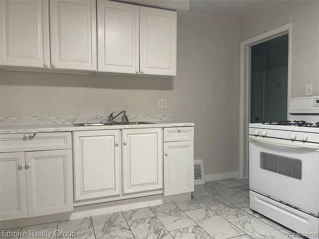 6111 Faust Avenue, Detroit, MI 48228