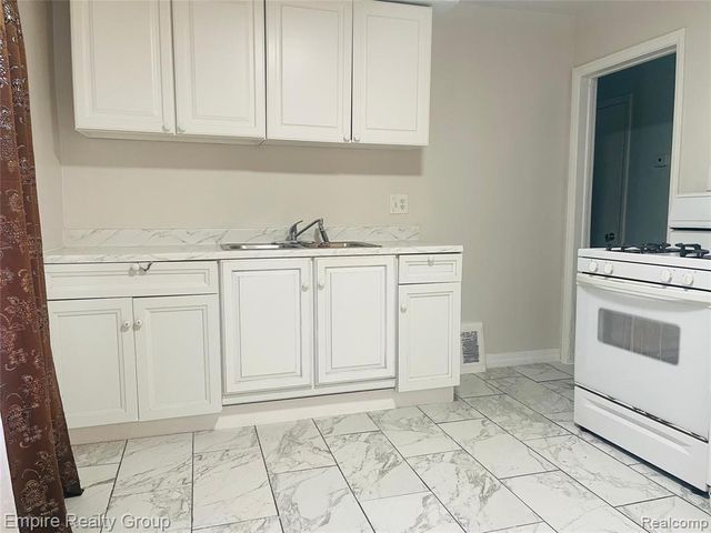 6111 Faust Avenue, Detroit, MI 48228