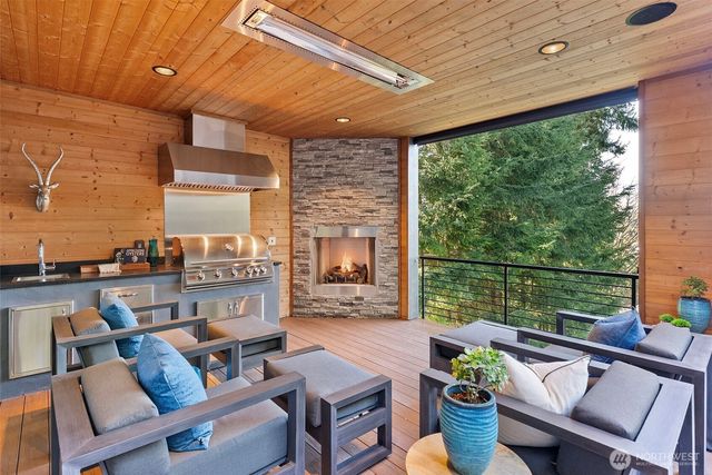 8228 26th Avenue NW, Gig Harbor, WA 98332