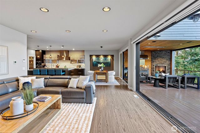 8228 26th Avenue NW, Gig Harbor, WA 98332