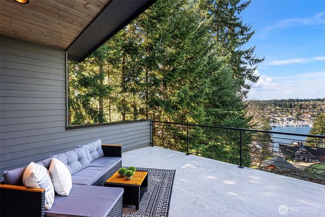 8228 26th Avenue NW, Gig Harbor, WA 98332