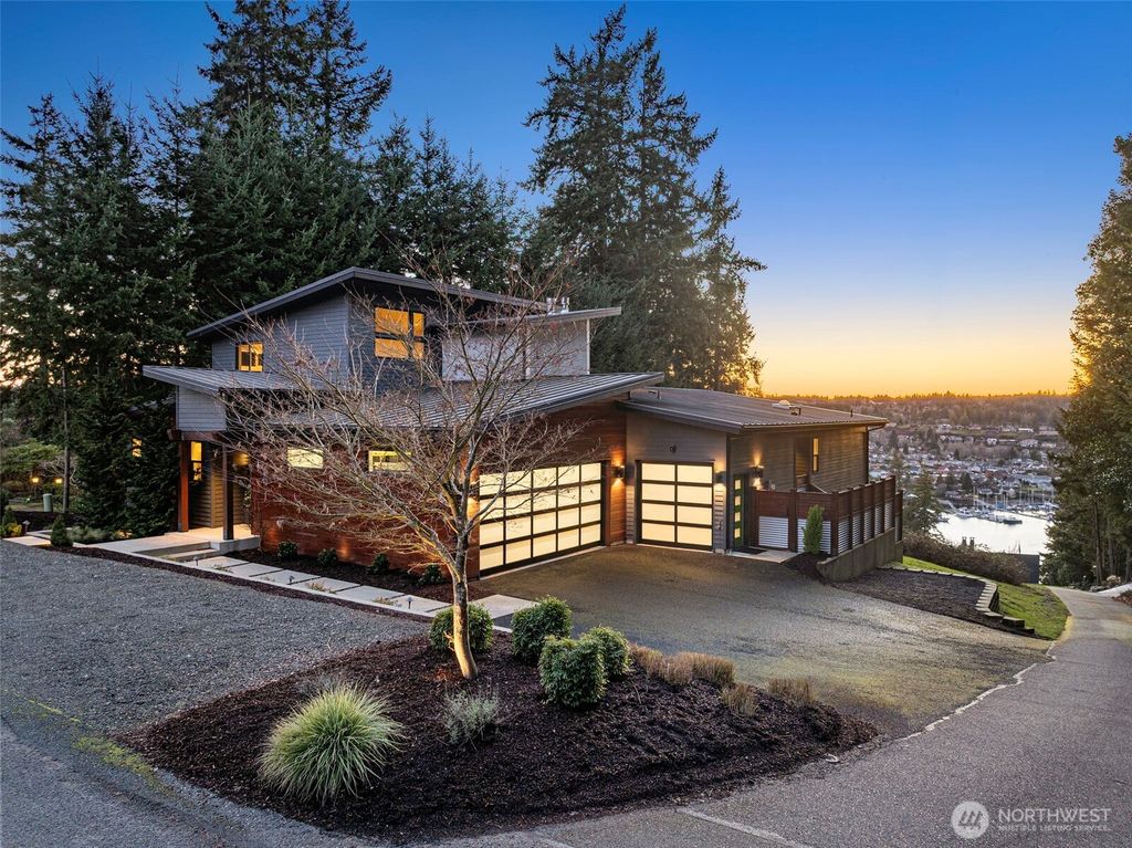 8228 26th Avenue NW, Gig Harbor, WA 98332