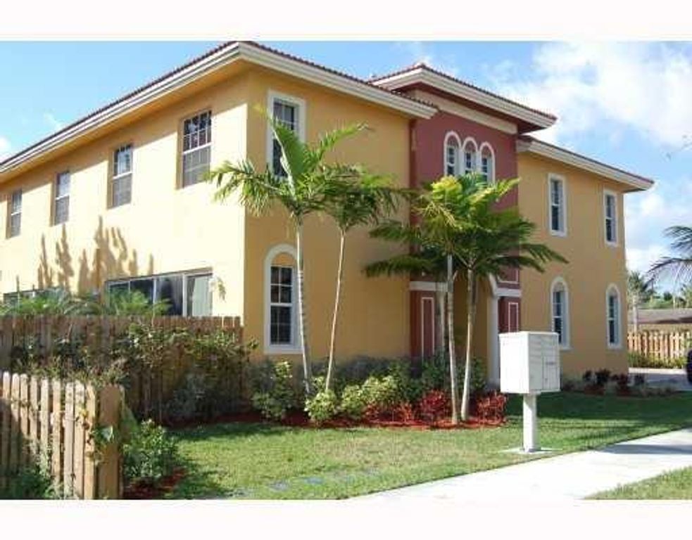 2212 Van Buren Street, Hollywood, FL 33020
