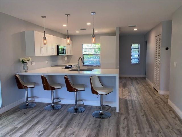 21766 Cypress Drive 20-g, Boca Raton, FL 33433