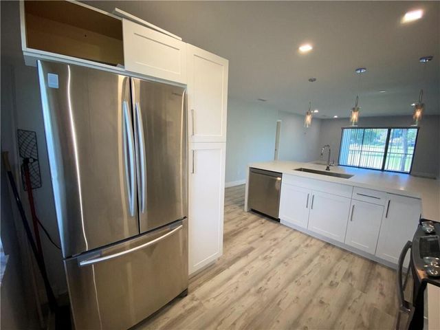 21766 Cypress Drive 20-g, Boca Raton, FL 33433