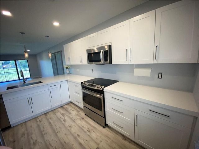 21766 Cypress Drive 20-g, Boca Raton, FL 33433