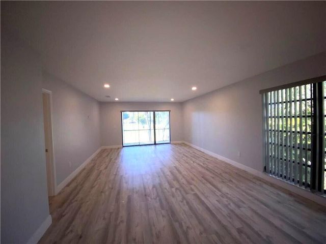 21766 Cypress Drive 20-g, Boca Raton, FL 33433