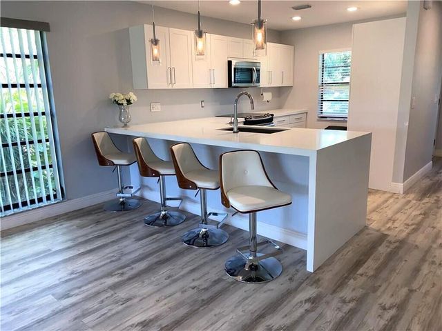 21766 Cypress Drive 20-g, Boca Raton, FL 33433