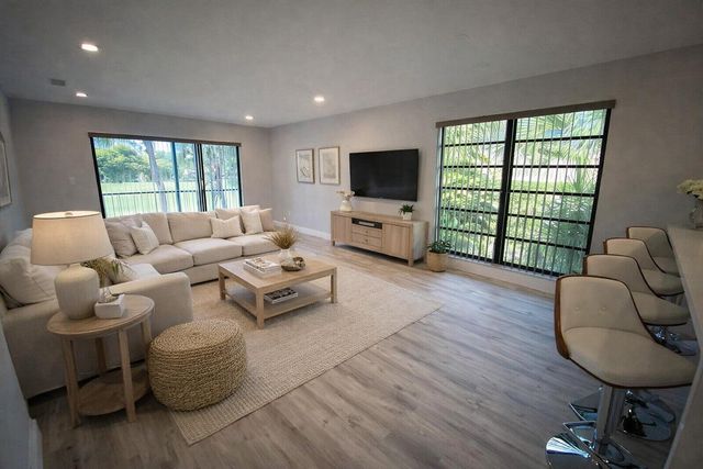 21766 Cypress Drive 20-g, Boca Raton, FL 33433