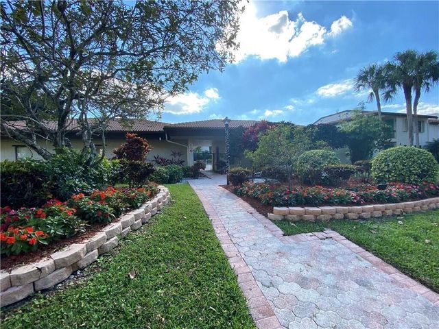 21766 Cypress Drive 20-g, Boca Raton, FL 33433