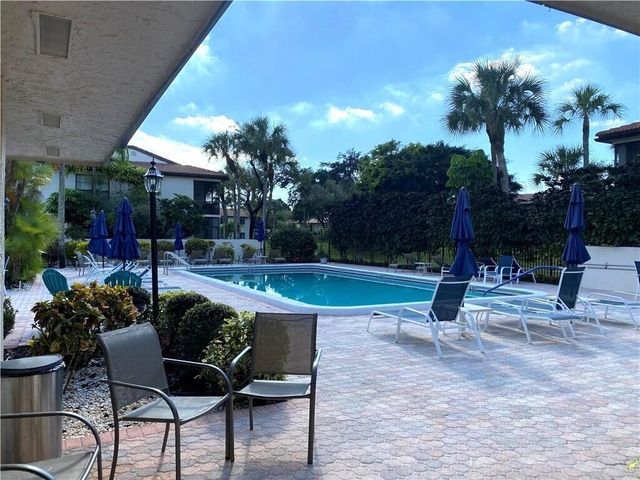 21766 Cypress Drive 20-g, Boca Raton, FL 33433