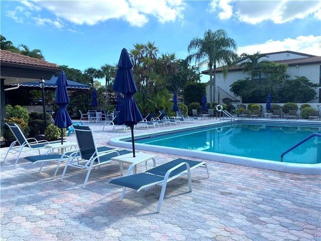 21766 Cypress Drive 20-g, Boca Raton, FL 33433