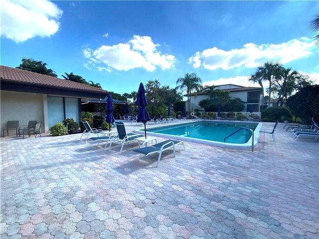 21766 Cypress Drive 20-g, Boca Raton, FL 33433