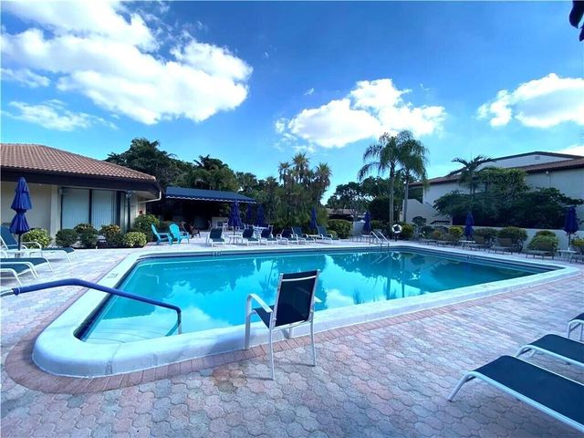 21766 Cypress Drive 20-g, Boca Raton, FL 33433