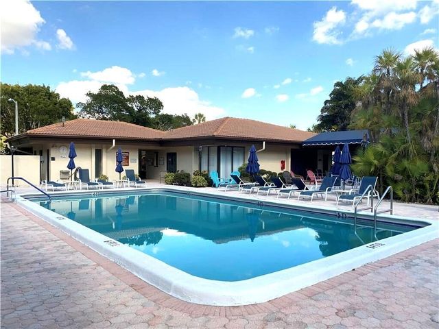 21766 Cypress Drive 20-g, Boca Raton, FL 33433