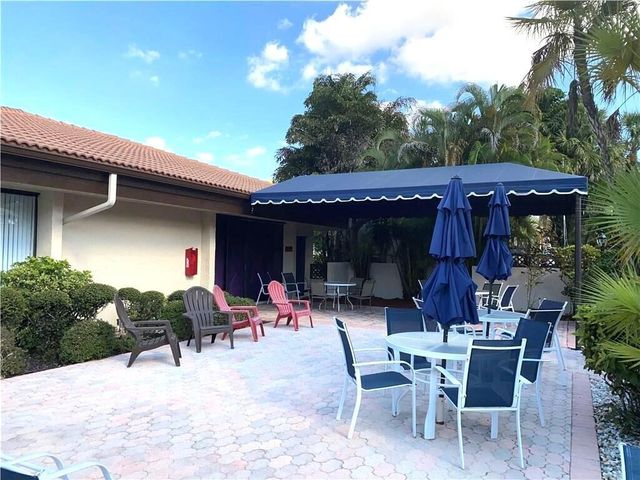 21766 Cypress Drive 20-g, Boca Raton, FL 33433