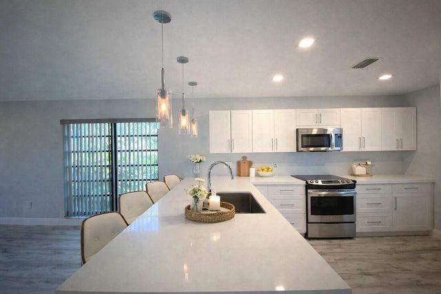 21766 Cypress Drive 20-g, Boca Raton, FL 33433