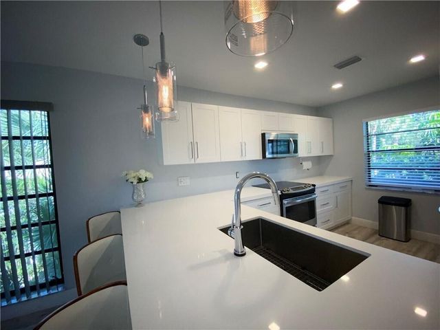 21766 Cypress Drive 20-g, Boca Raton, FL 33433