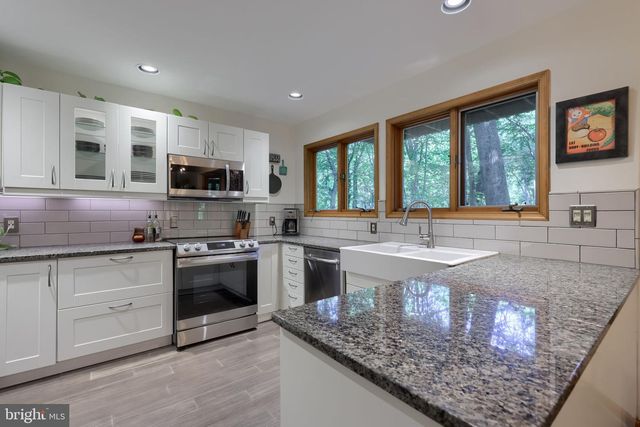 835 VERDEN DR, Hummelstown, PA 17036