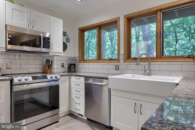 835 VERDEN DR, Hummelstown, PA 17036