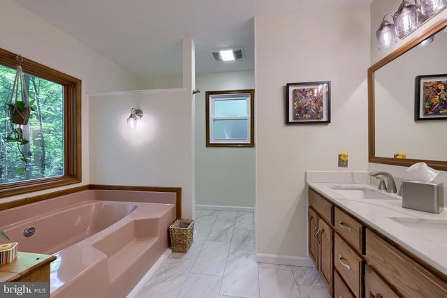 835 VERDEN DR, Hummelstown, PA 17036