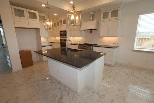 13010 Old Fashion Circle, Mont Belvieu, TX 77535