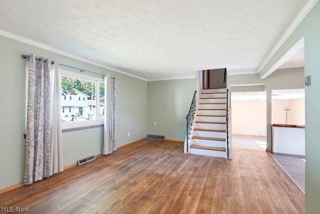 1295 Mohegan Trail, Willoughby, OH 44094
