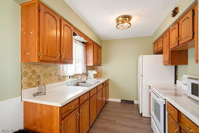 1295 Mohegan Trail, Willoughby, OH 44094