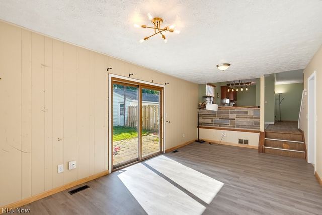 1295 Mohegan Trail, Willoughby, OH 44094