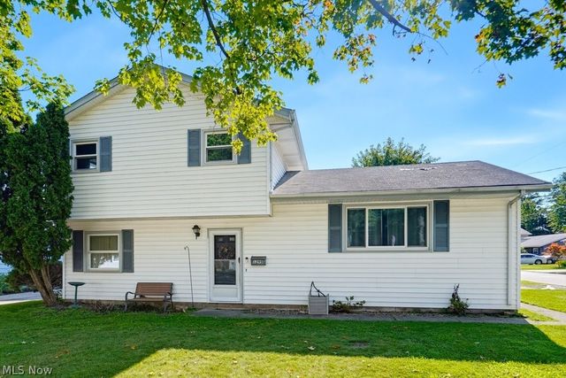 1295 Mohegan Trail, Willoughby, OH 44094