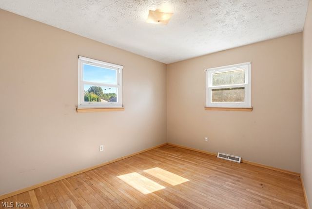 1295 Mohegan Trail, Willoughby, OH 44094