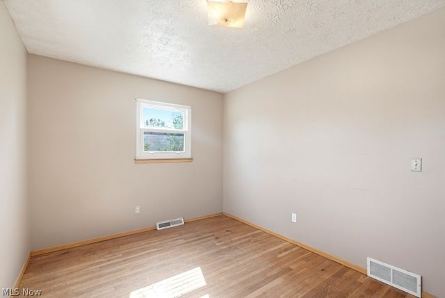 1295 Mohegan Trail, Willoughby, OH 44094