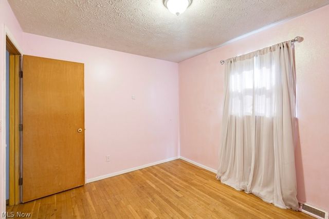 1295 Mohegan Trail, Willoughby, OH 44094