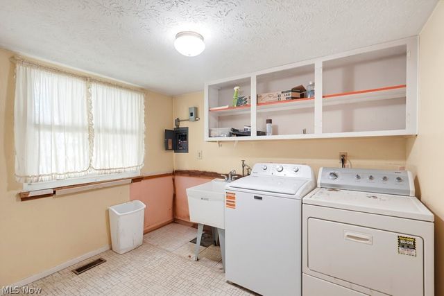 1295 Mohegan Trail, Willoughby, OH 44094