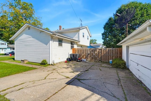 1295 Mohegan Trail, Willoughby, OH 44094