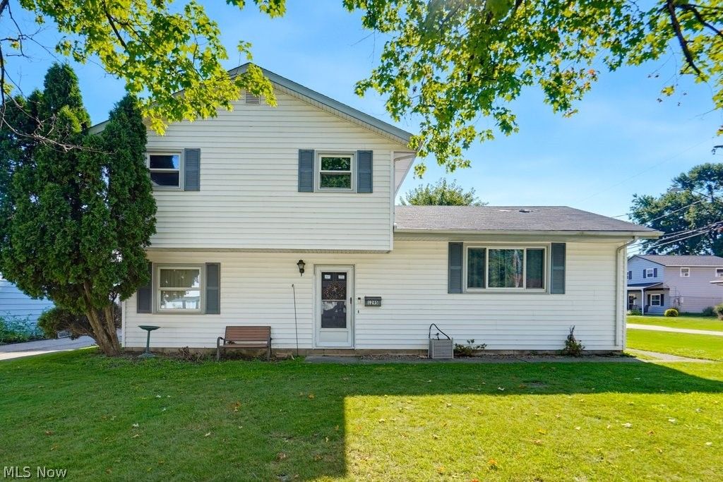 1295 Mohegan Trail, Willoughby, OH 44094