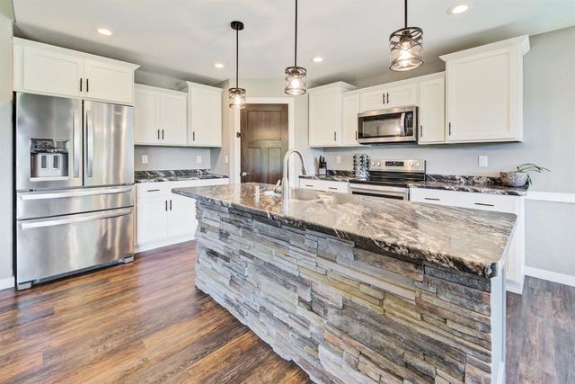 W7431 White Oak Run, Pardeeville, WI 53954